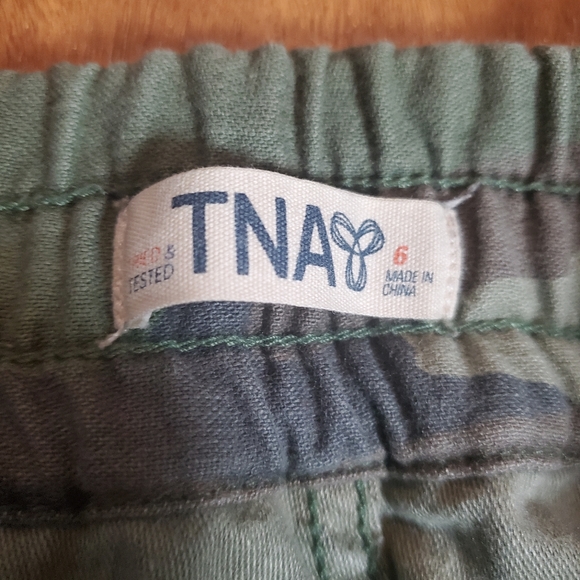 Aritzia TNA Camo Camouflage Joggers Alix Pants - Picture 7 of 9